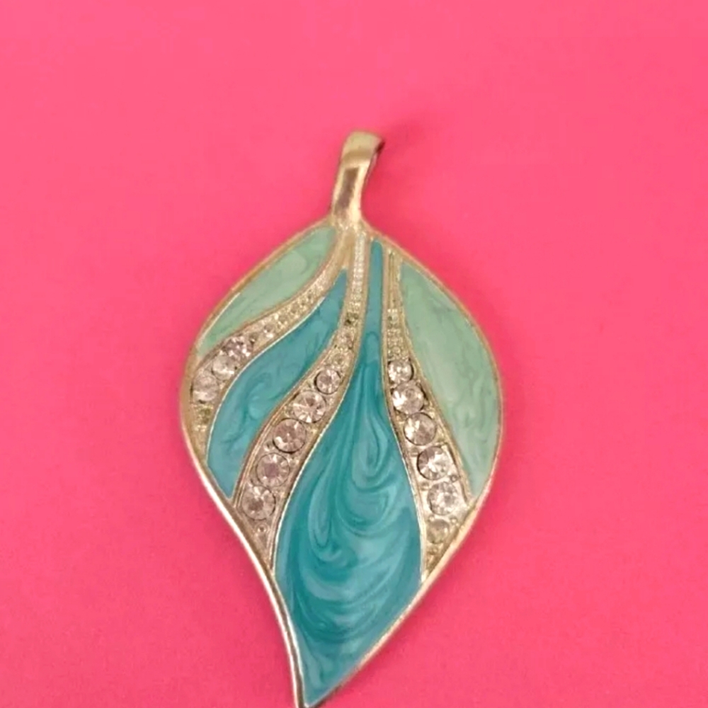 KC  Pendent turquoise-Silver Color 2.5".